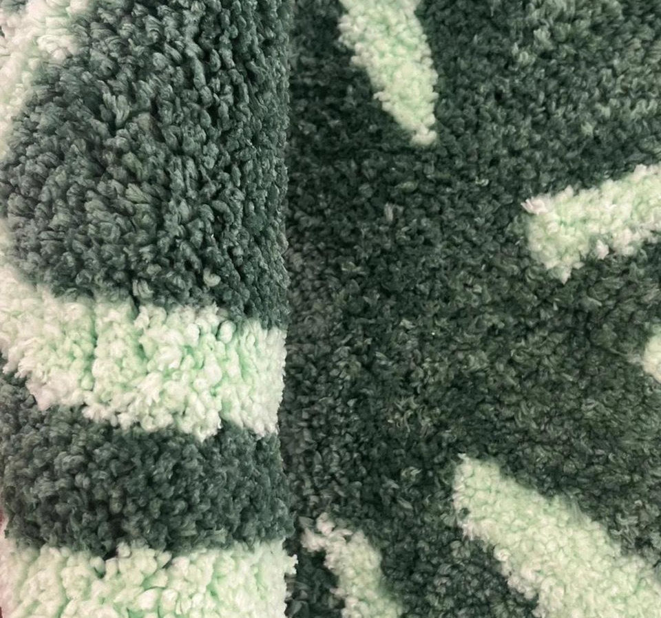 Tufted 3 Leaf Clover Rug